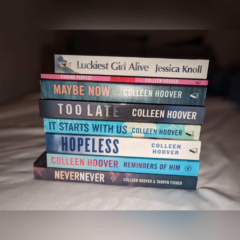 Colleen Hoover Bundle with Free Gift